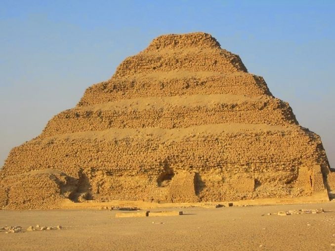 Las tumbas egipcias mastabas, la sala hipóstila y el primer gran funerario