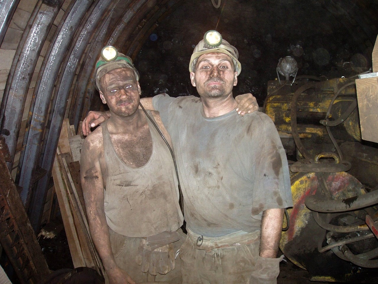 Mineros en una mina