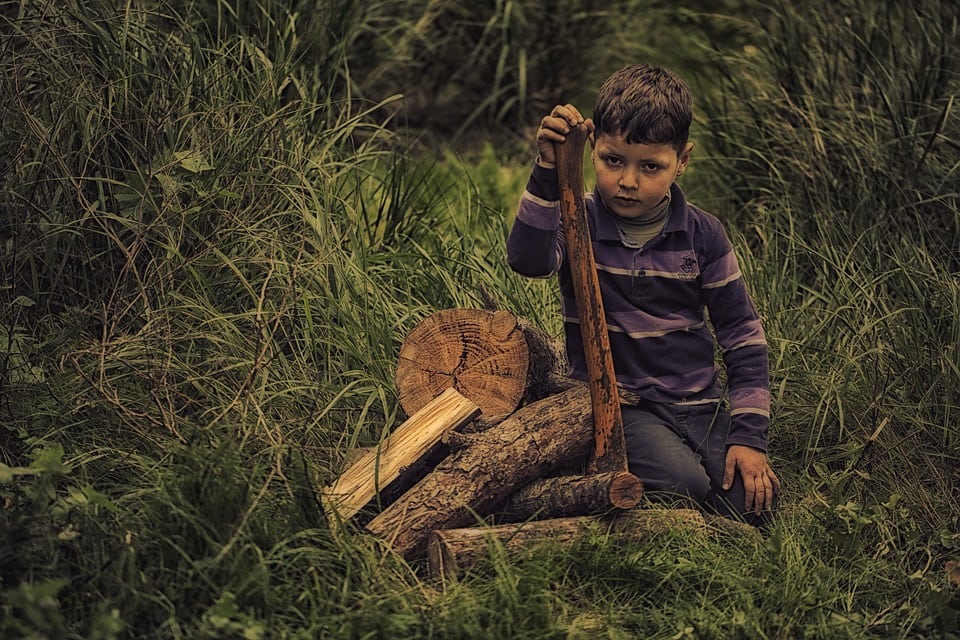 Niño trabajando