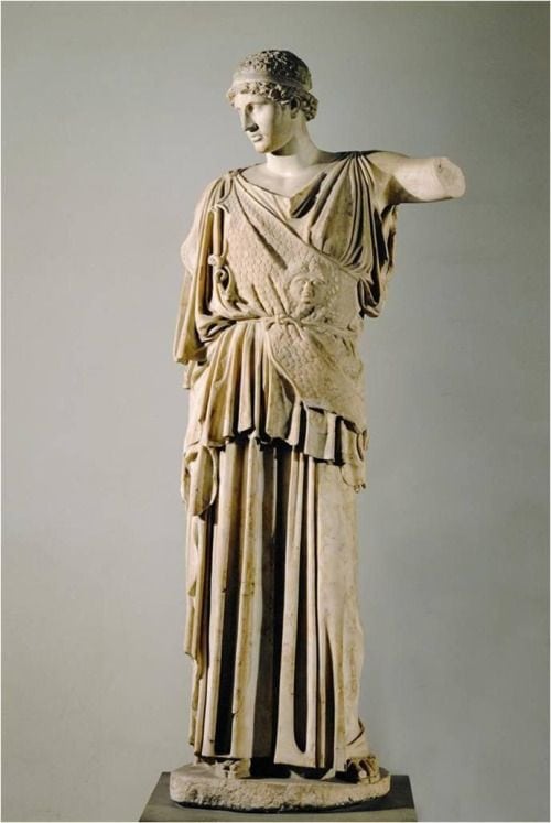 Athena Lemnia, copia romana de la escultura del griego Fidias.